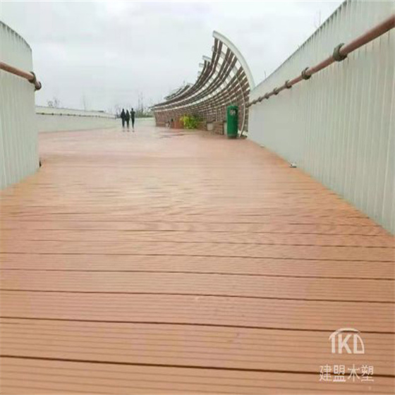 北京塑木地板厂家浅谈：木塑地板保养及清洁
