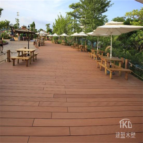 北京塑木地板厂家浅谈：生态木木塑材料在户外使用会褪色吗？