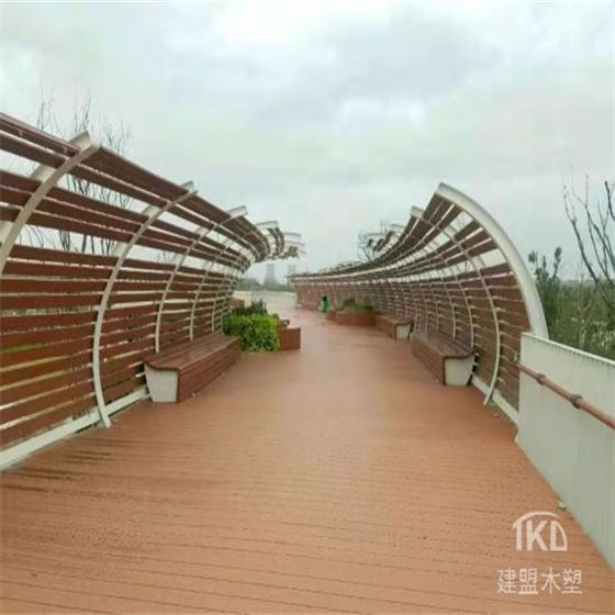 北京塑木地板厂家浅谈：木塑墙板格栅的特点